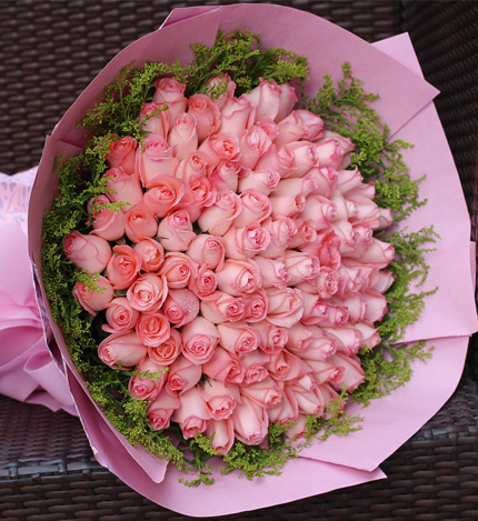 暖暖初心：99枝粉玫瑰花束